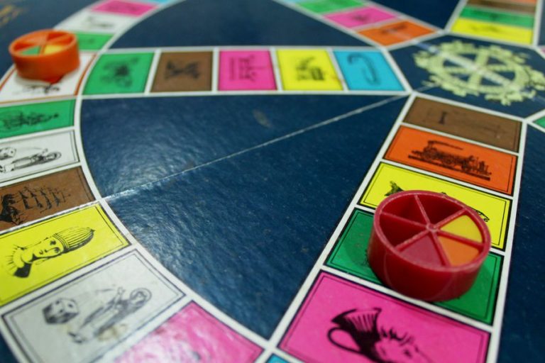 The Most Famous Board Games: A Guide to Classic  Games插图2