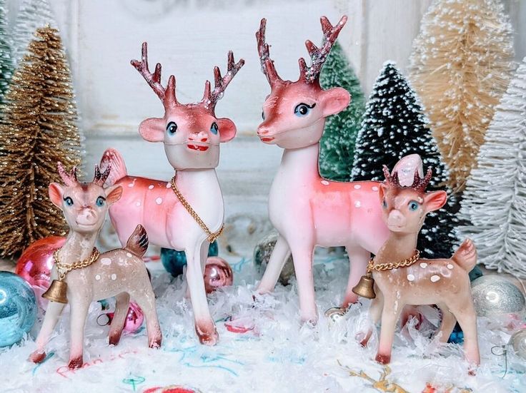 Inspiring Kids’ Room Decor with Plastic Christmas Reindeer插图4