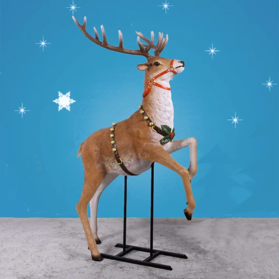 Christmas-Reindeer-Statue